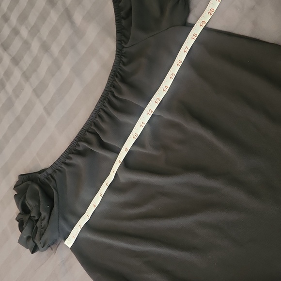 Ladies U2B sheer off the shoulder top, size Large - Picture 5 of 6